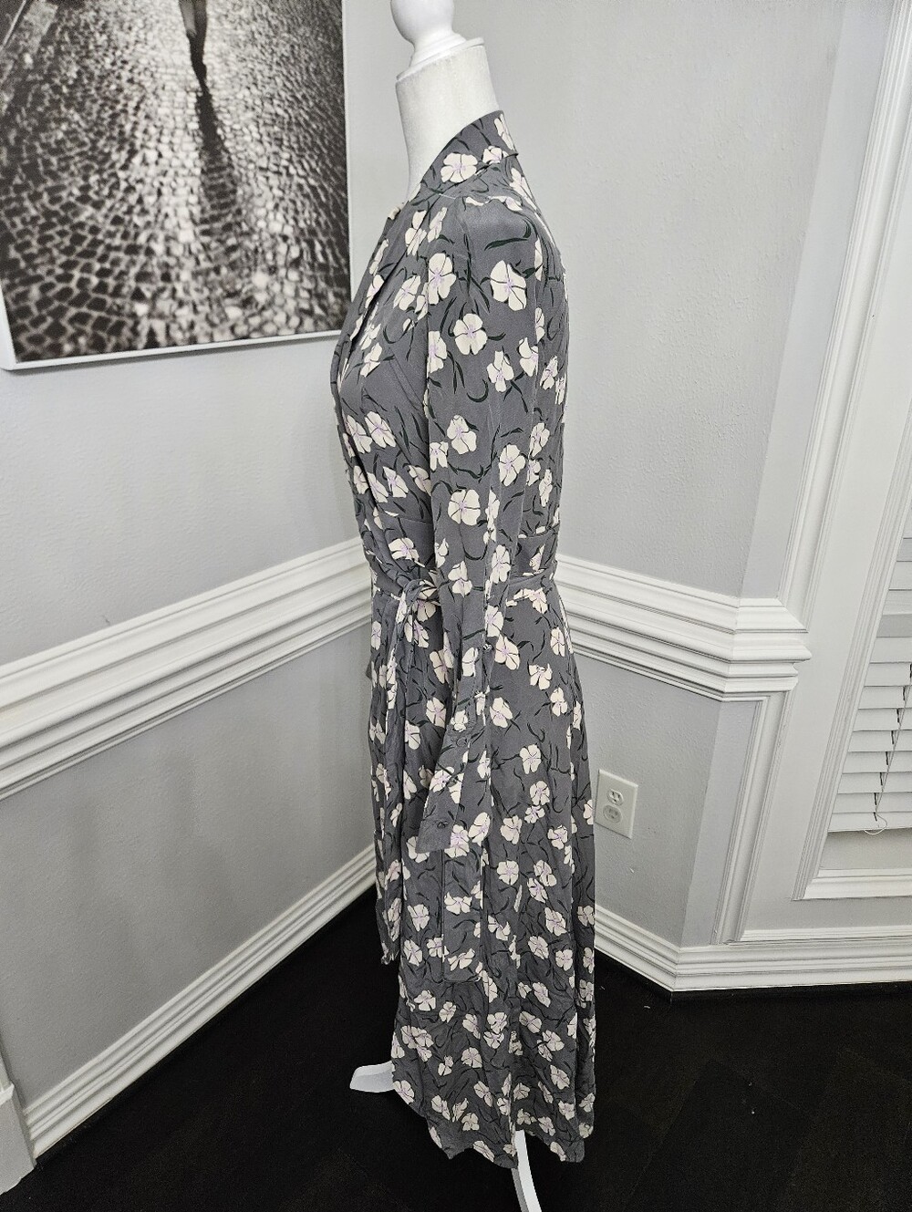 NWOT Equipment Femme 100% Silk Wrap Dress Floral Medium - Picture 4 of 8